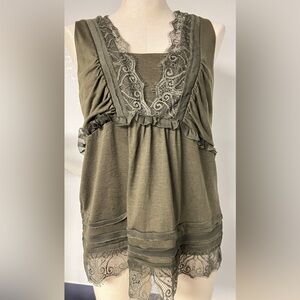 White House Black Market top, sz Med